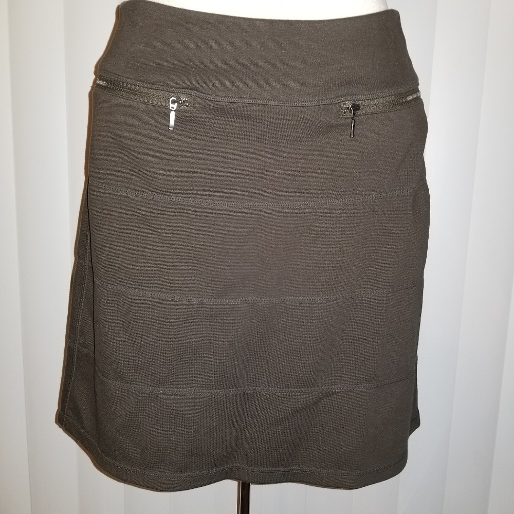 Athleta women's skirt black two zipped pockets